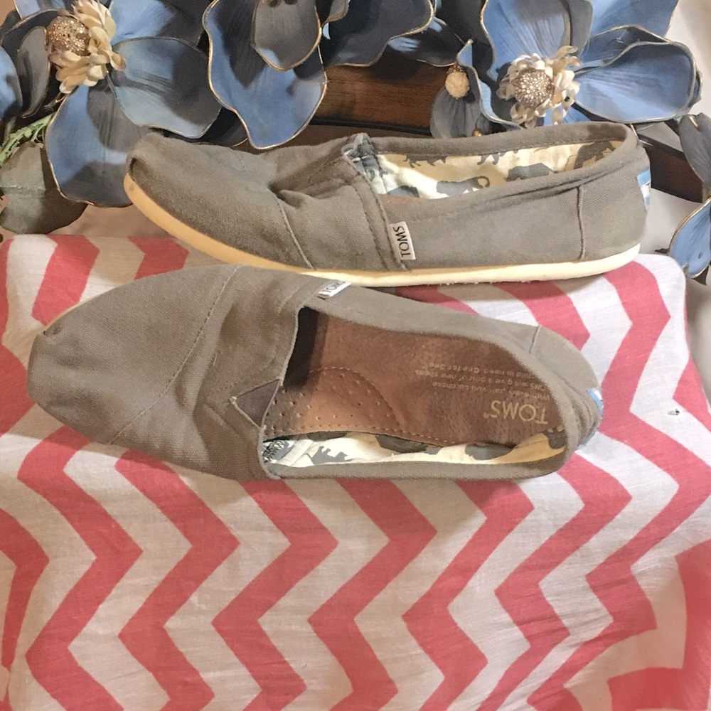 Classic Alpargata 1.0 Solid Canvas Flat ,Toms slip on’s, Gray, size 9W
